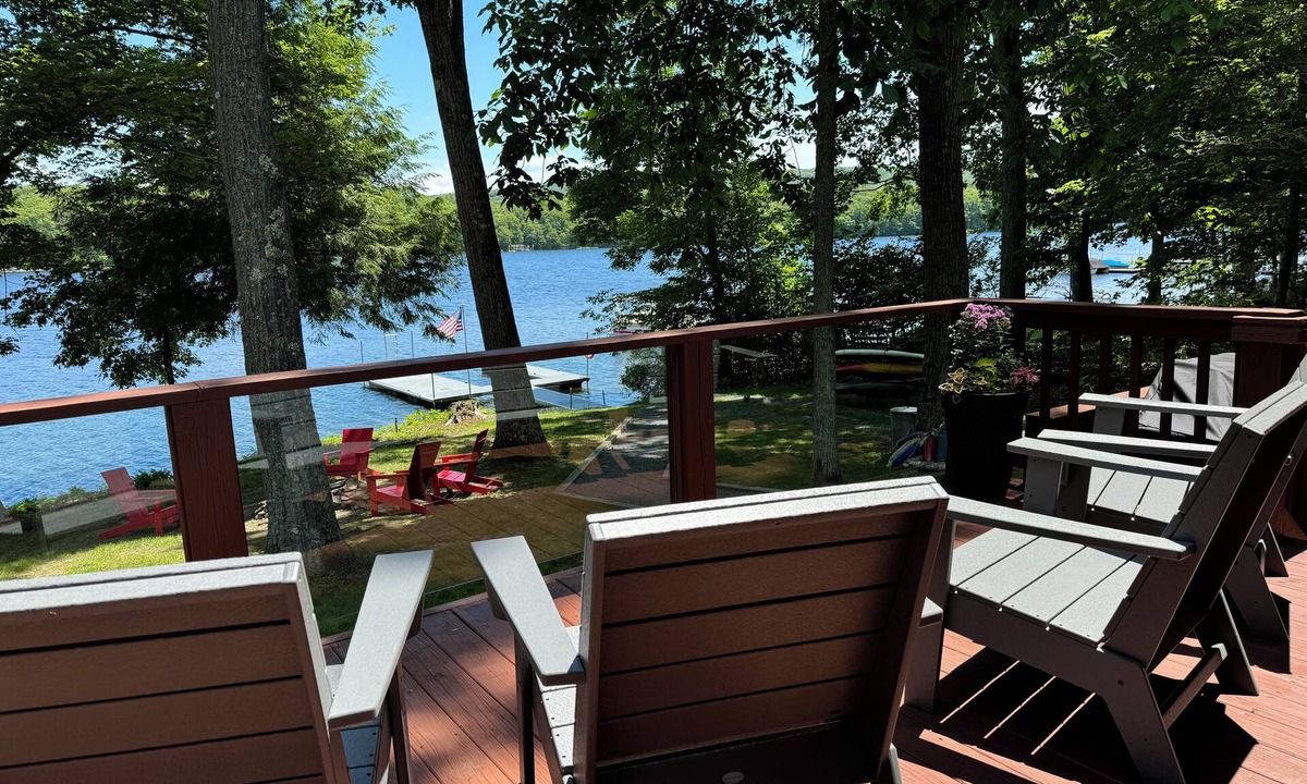 Oakland Cottage | Beautiful Lakeside Cottage on Quiet Street with Private Dock, Kayaks & Fire Pit