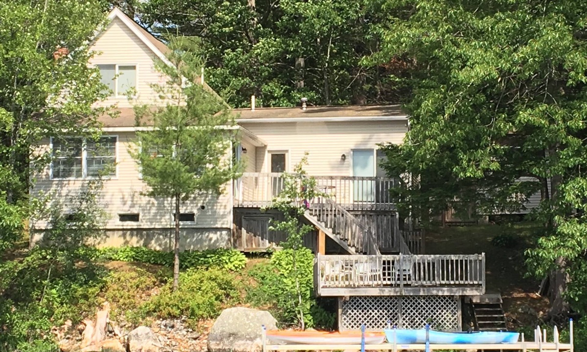 Auburn House | Beautiful lakeside property with full amenities