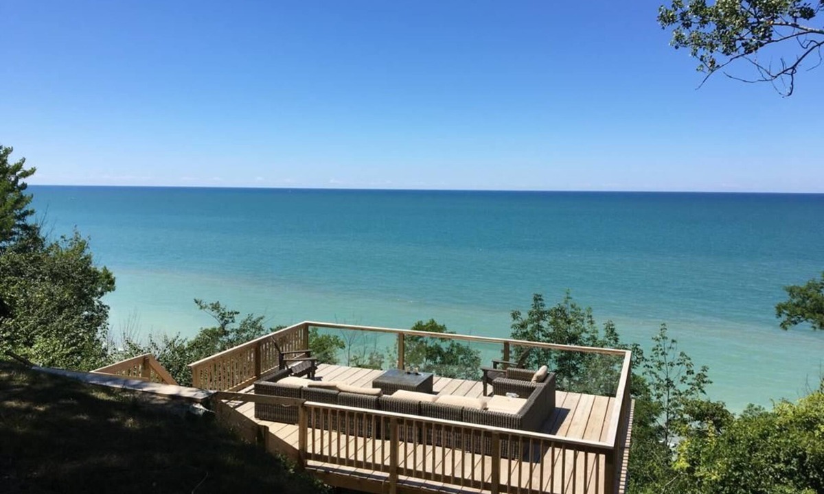 Benton Harbor Villa | Beautiful Lakeview Property with the private beach