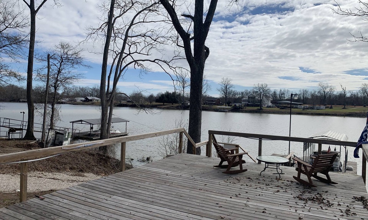 Acme Cottage | Beautiful lakeview cottage with private deck.