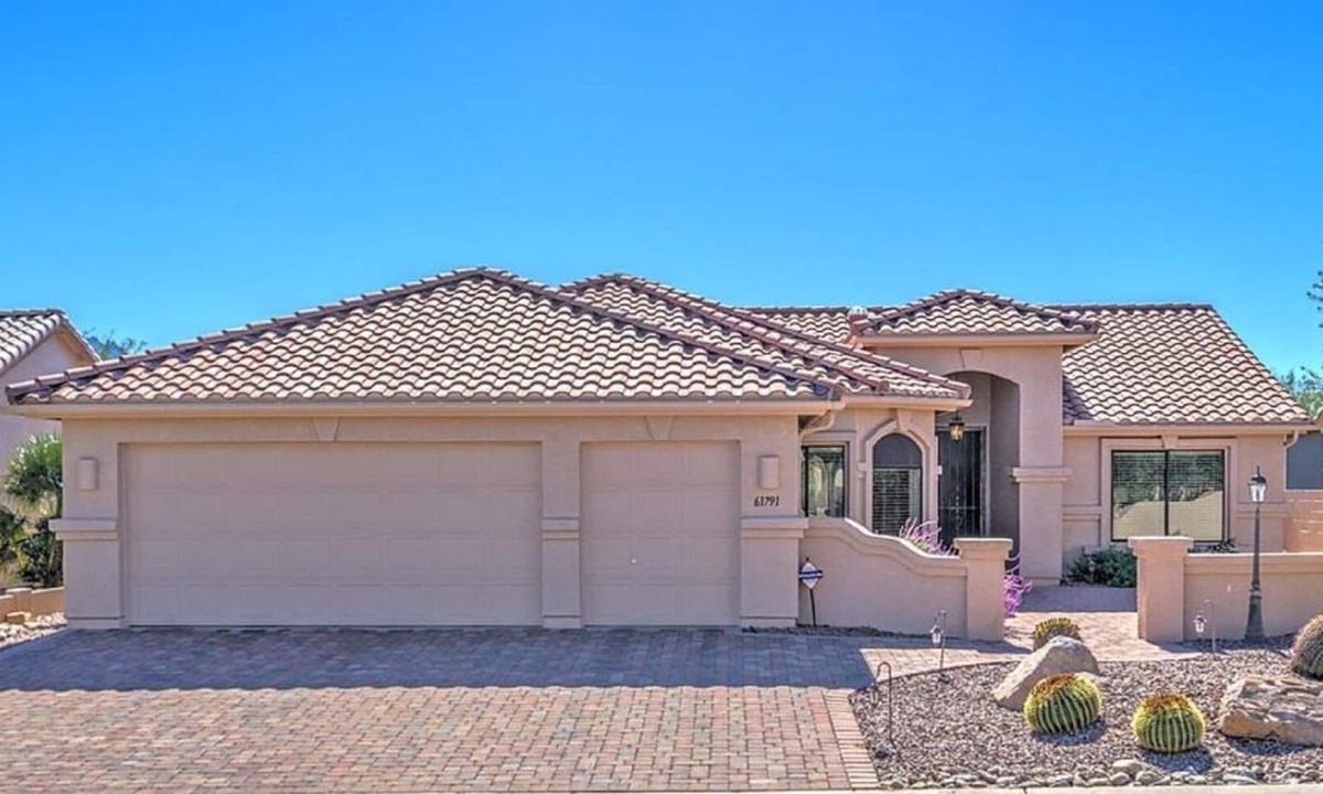 Saddlebrooke House | Beautiful Laredo with Mountain View