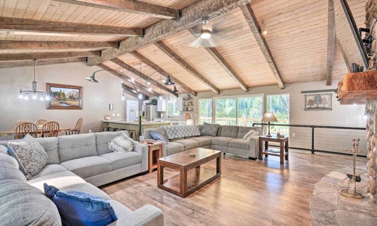 Glencoe Cabin | Beautiful Large close to Skiing/Wine Tasting!