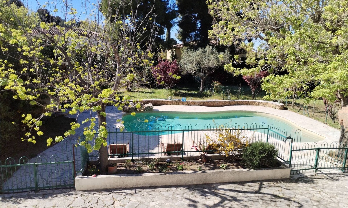 Saint-Barthelemy House | Beautiful large family home Marseille house sleeps 12