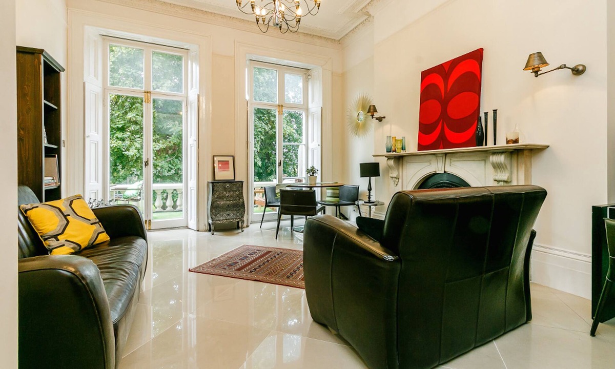 Clapham Apartment | Beautiful light-filled 2 bed flat overlooking Clapham Common