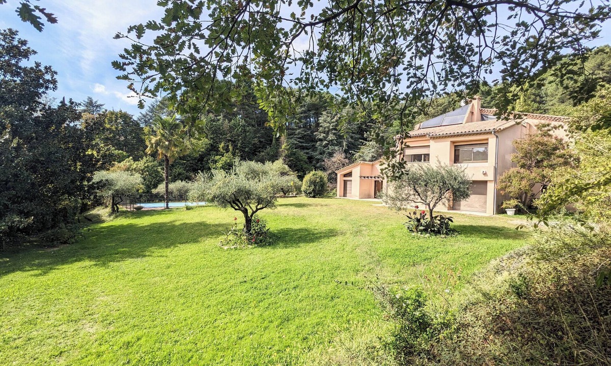 Lasalle Apartment | Beautiful, light-filled duplex in the Cévennes