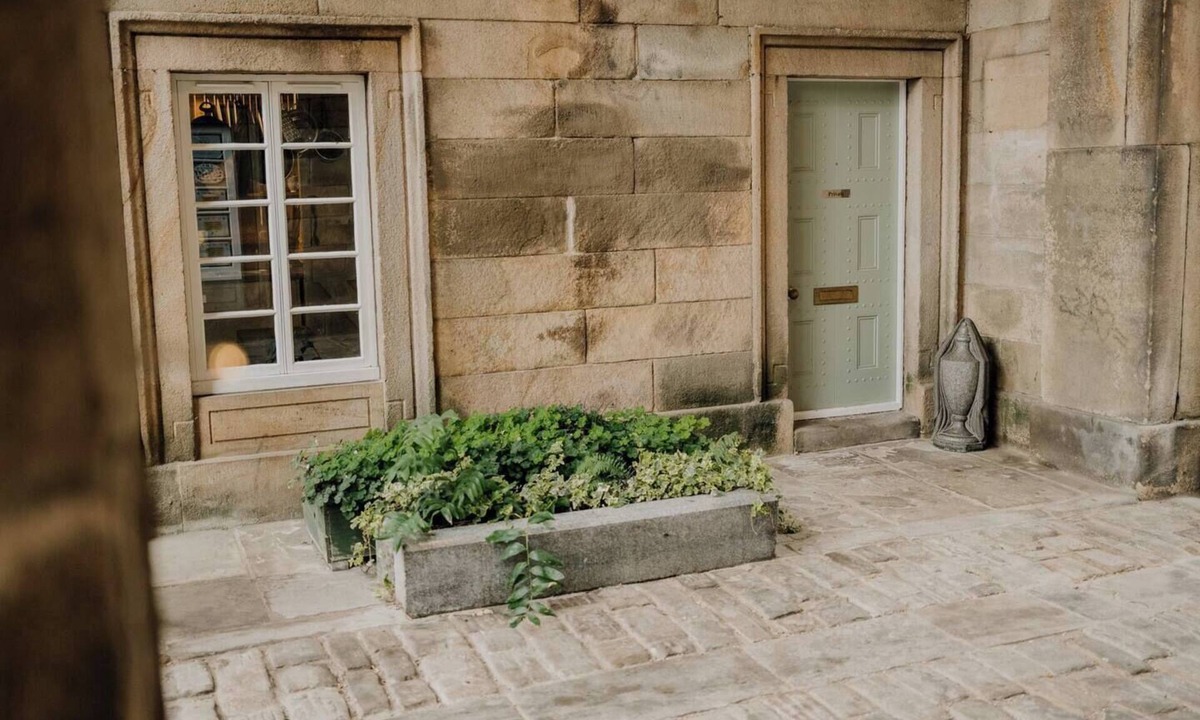 Sheffield House | Beautiful Listed Gatehouse in Great Area