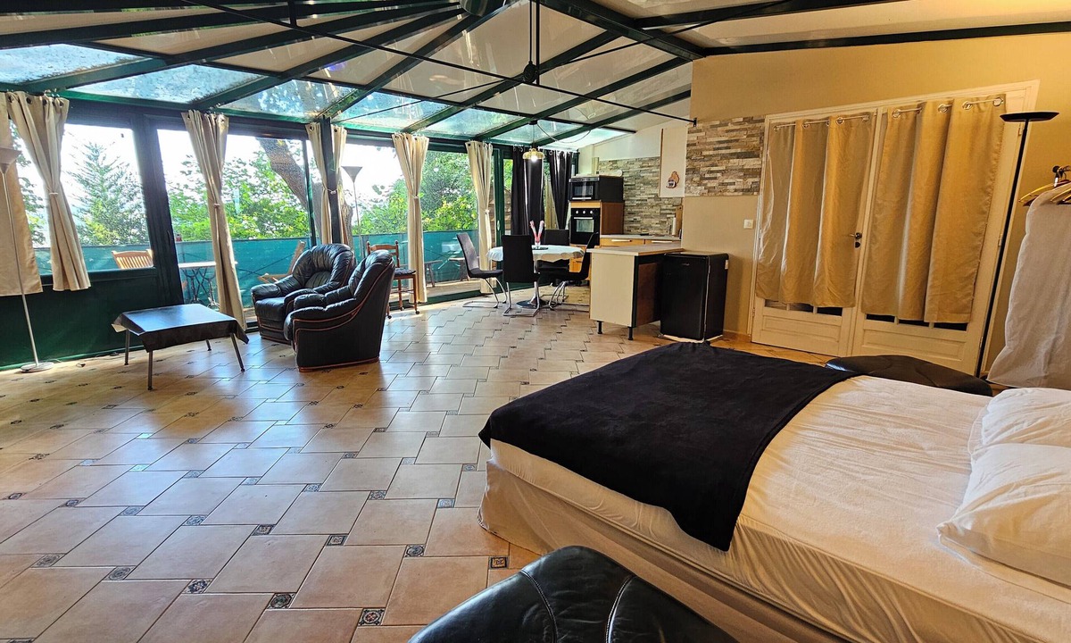 Meulan-en-Yvelines Apartment | Beautiful loft for 2 with lovely terrace in a quiet location