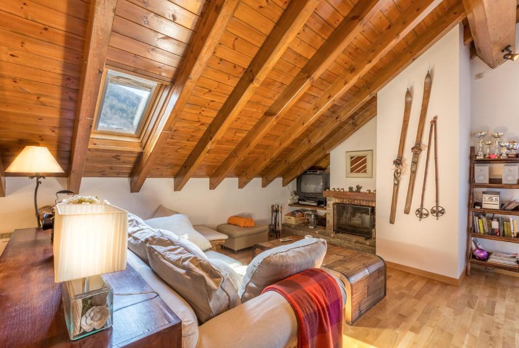 Roni Apartment | Beautiful Loft in Roní - Near Port Ainé ski slopes