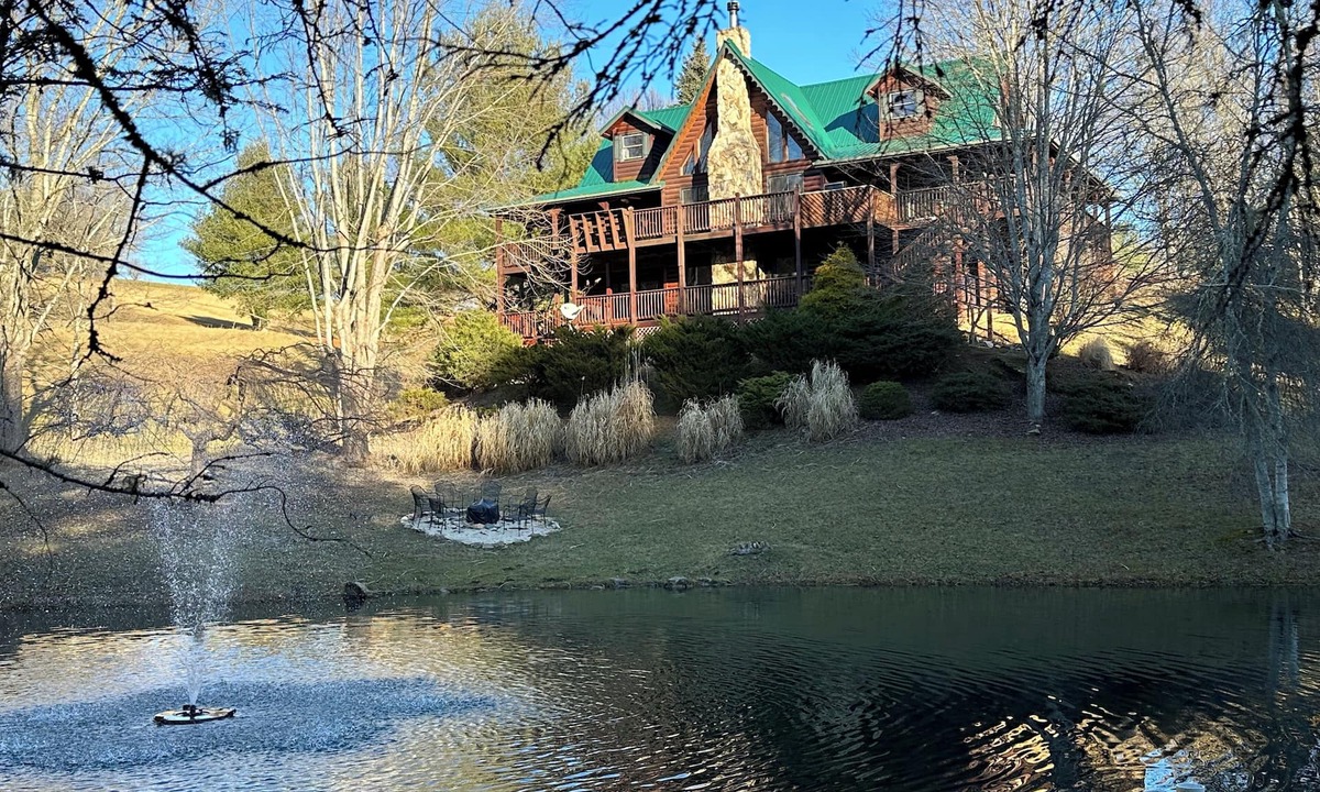 Piney Creek Cabin | Beautiful Log Cabin with Private Pond & Dock Memorial Day Weekend Just Opened Up