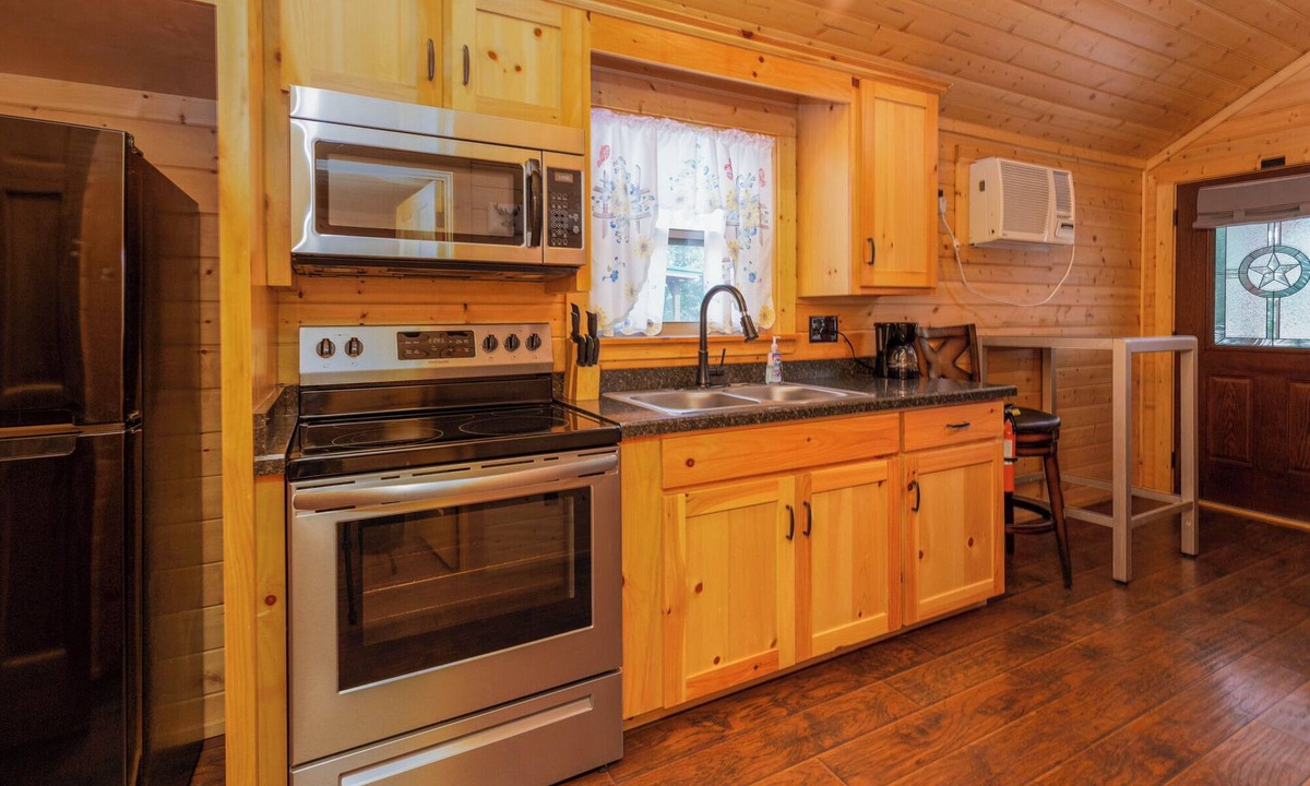 Pipe Creek Cabin | Beautiful Log cabin overlooking a meadow