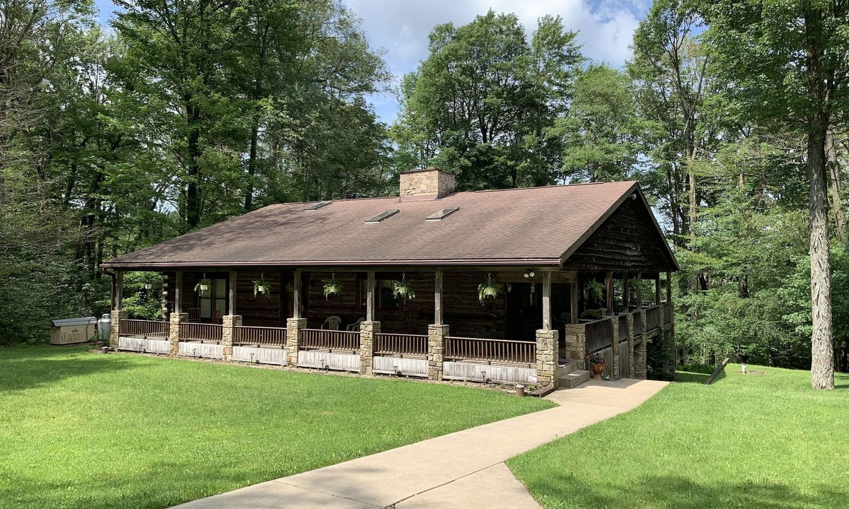 Russell Cabin | Beautiful log home retreat located on the Northwest peak of PA/New York boarder