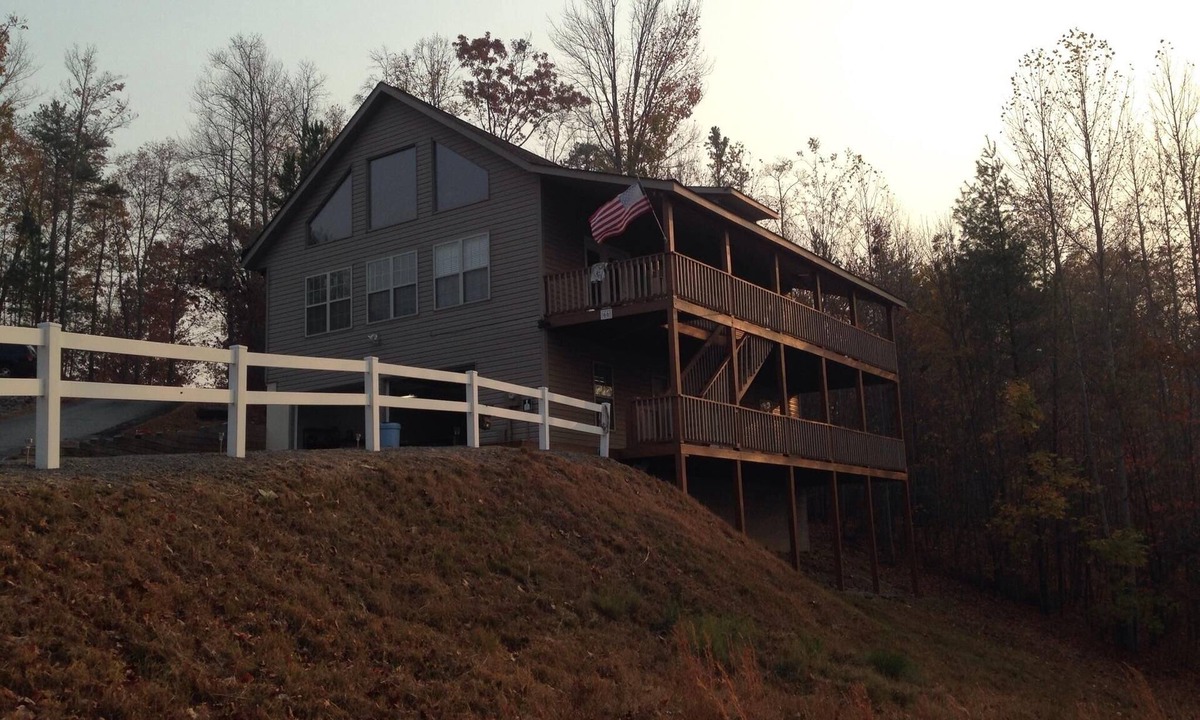 Murphy House | Beautiful Long Range Mountain Views