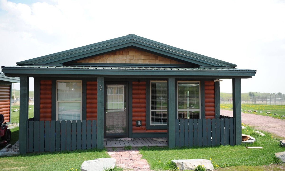 East Glacier Park Village Cabin | Beautiful Luxury Cabin near Two Medicine Lake