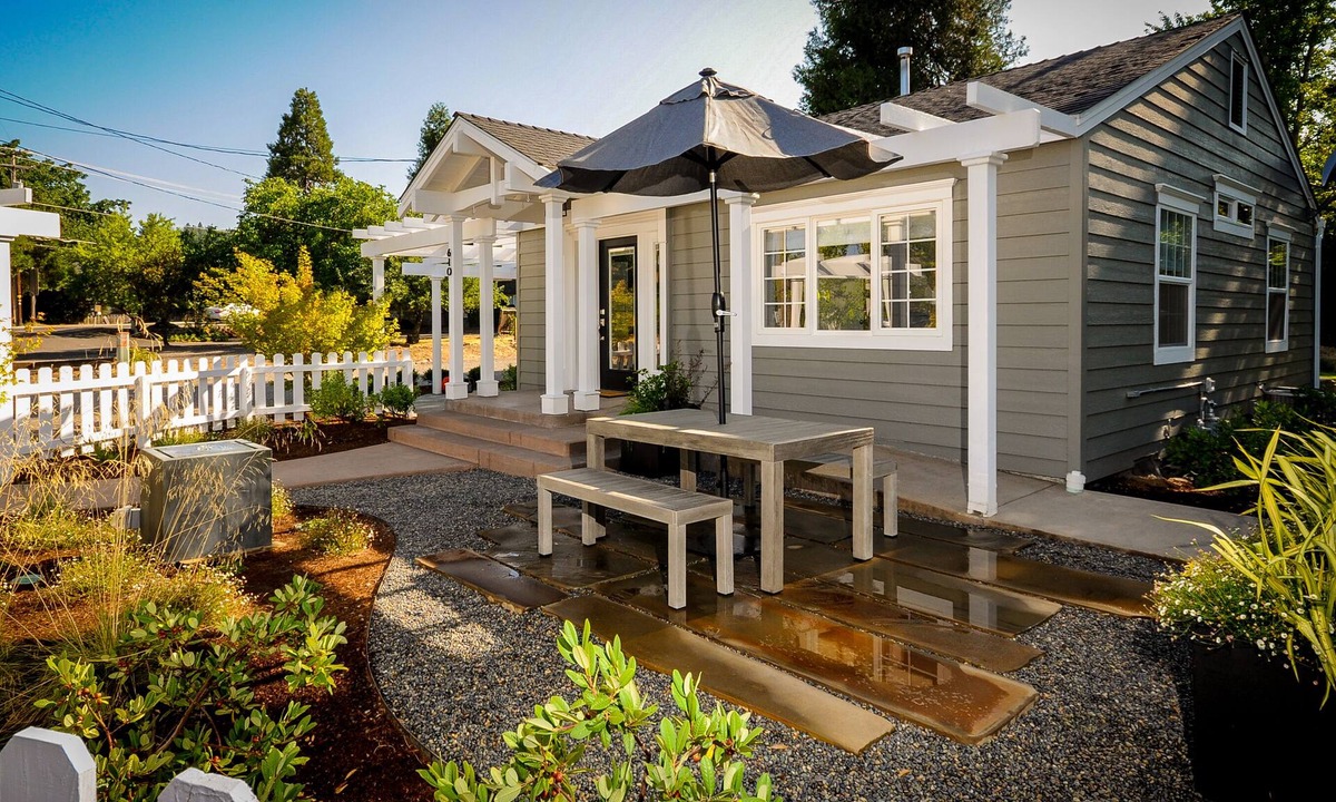 Jacksonville House | Beautiful Luxury Cottage. Walk To It All!
