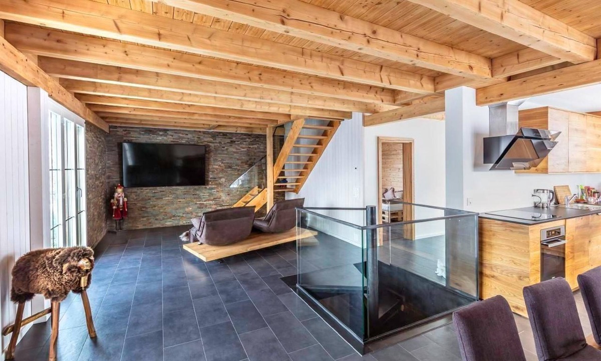 Ruetli Ski Chalet | Beautiful luxury chalet with lake view