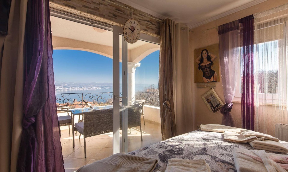 Opric House | Beautiful Luxury Family Villa Emily
