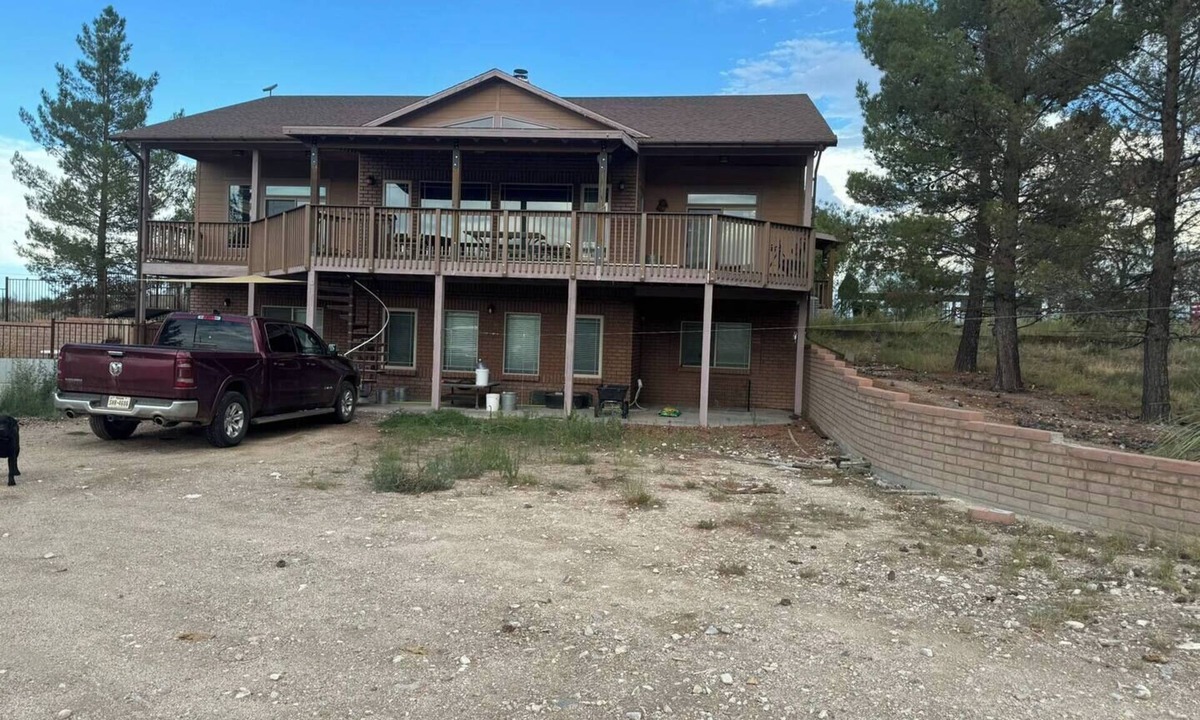 Pearce House | Beautiful, luxury house on gated 10 acres. Quiet and serene.