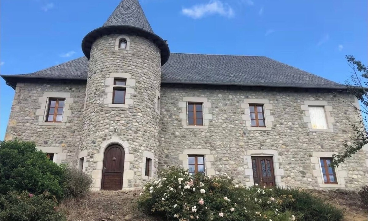 Lanobre House | Beautiful manor house a stone's throw from Château de Val and the Auvergne mountains