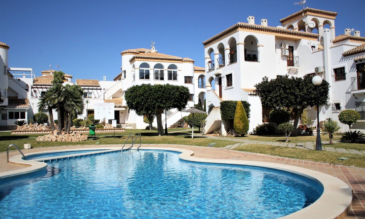Flamenca Beach House | Beautiful Mediterranean bungalow