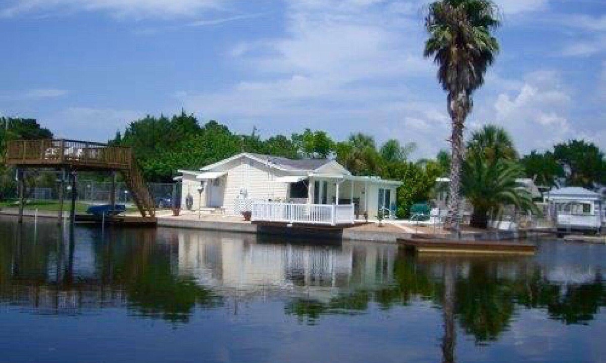 Cape Cay House | Beautiful & Meticulously Clean ~ Waterfront Bungalow ~ Pool!