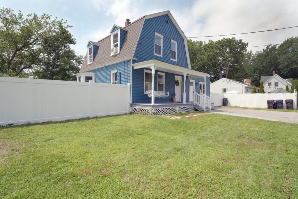 Old Orchard Beach Apartment | Beautiful Modern Beach House!