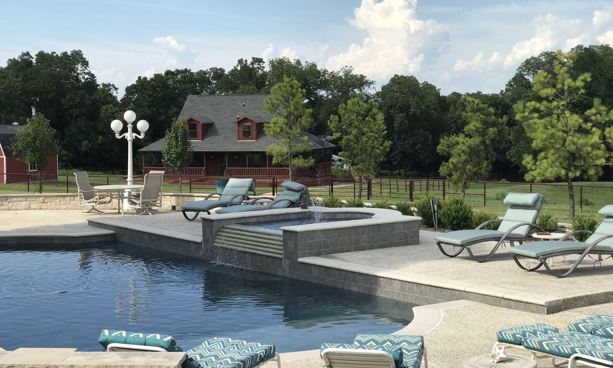 Mesquite Cabin | Beautiful Modern 3-Bedroom Red Cedar Cabin
