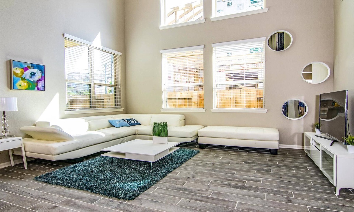 Central Southwest House | Beautiful Modern Entire Home 10 miles to Downtown!
