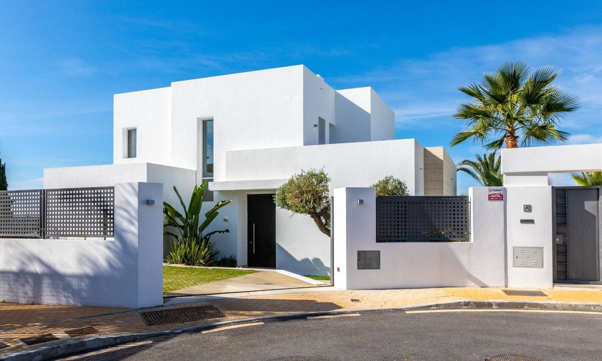 Marbella Villa | Beautiful modern Villa with Amazing views , close to the beach