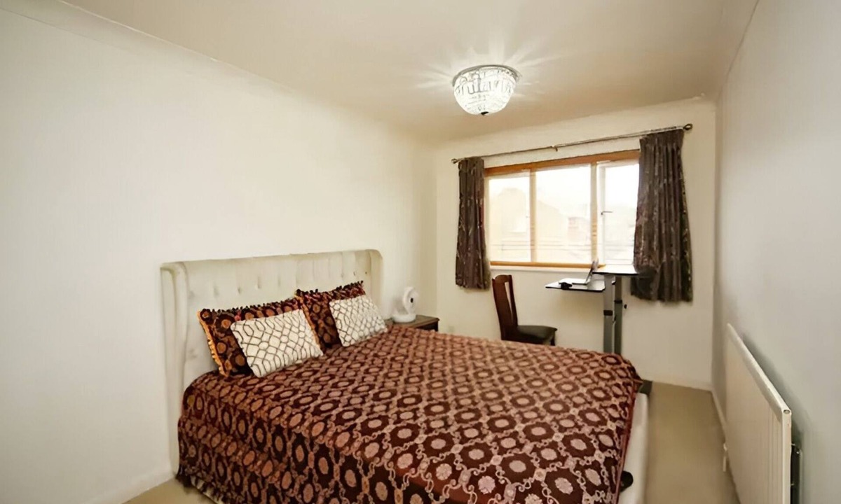 Solihull House | Beautiful Modren KingSize Bed Room