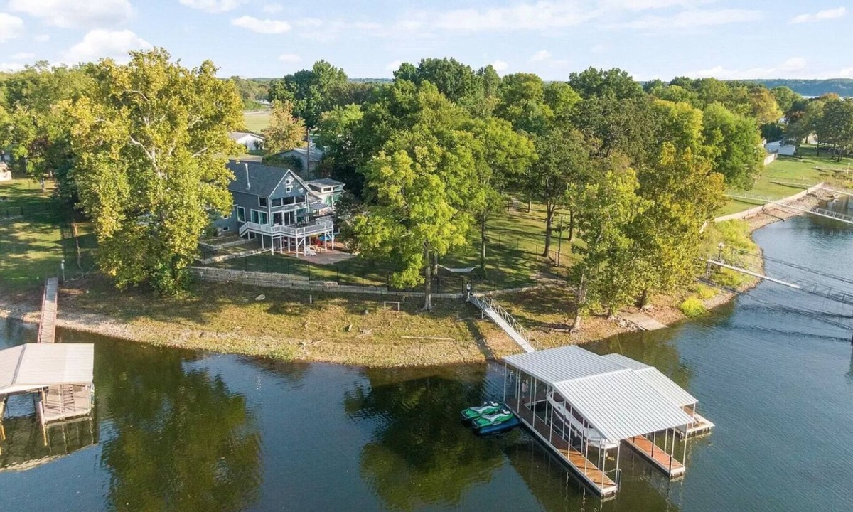 Afton House | Beautiful Monkey Island Lake Front Home - Private Dock & Extra Slip