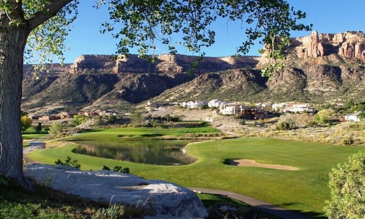 Grand Junction House | Beautiful Monument Getaway - next to golf course!