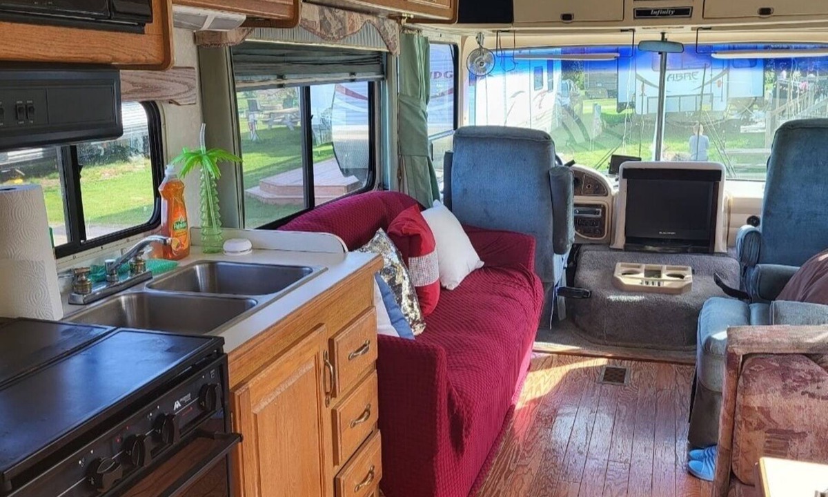 Greenwood House | Beautiful motorhome, great for someone with kids or just a casual stay.