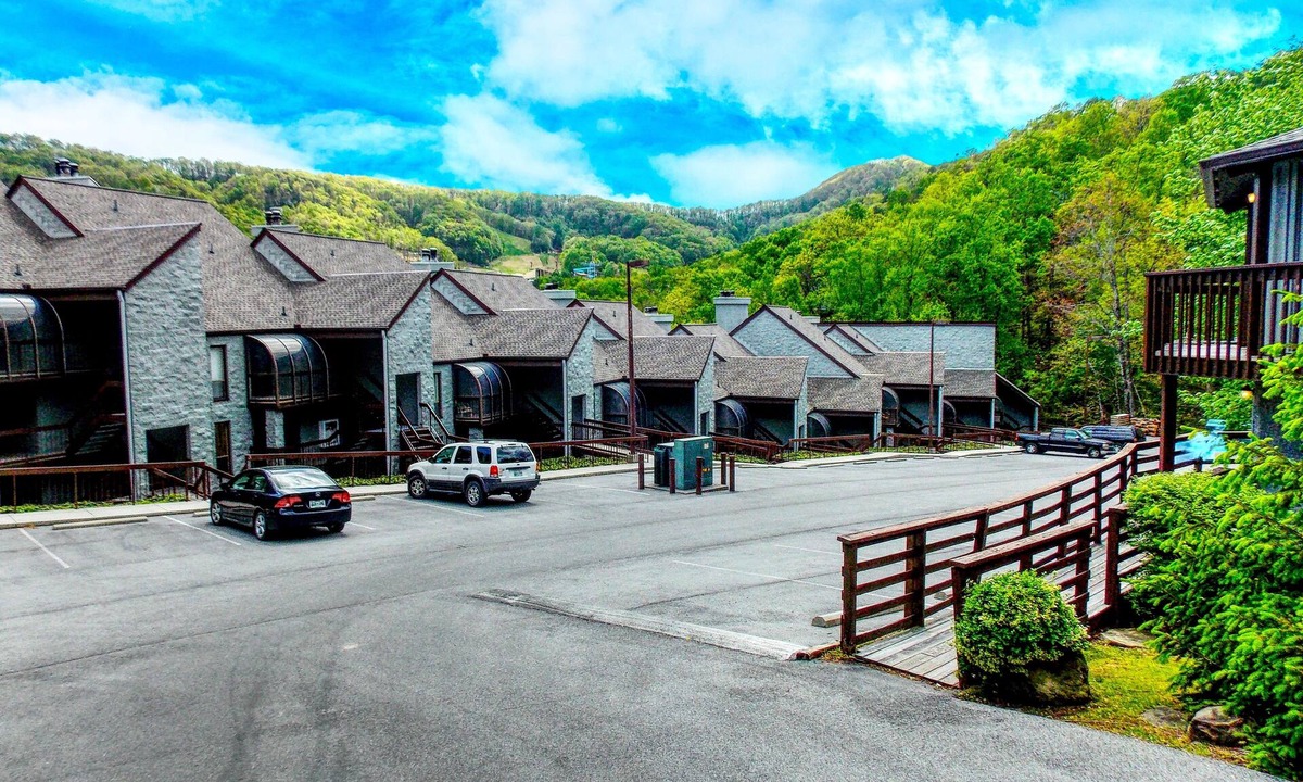 Chalet Village Condo | Beautiful Mountain Condo - isolated, secluded and just 8 minutes from downtown !