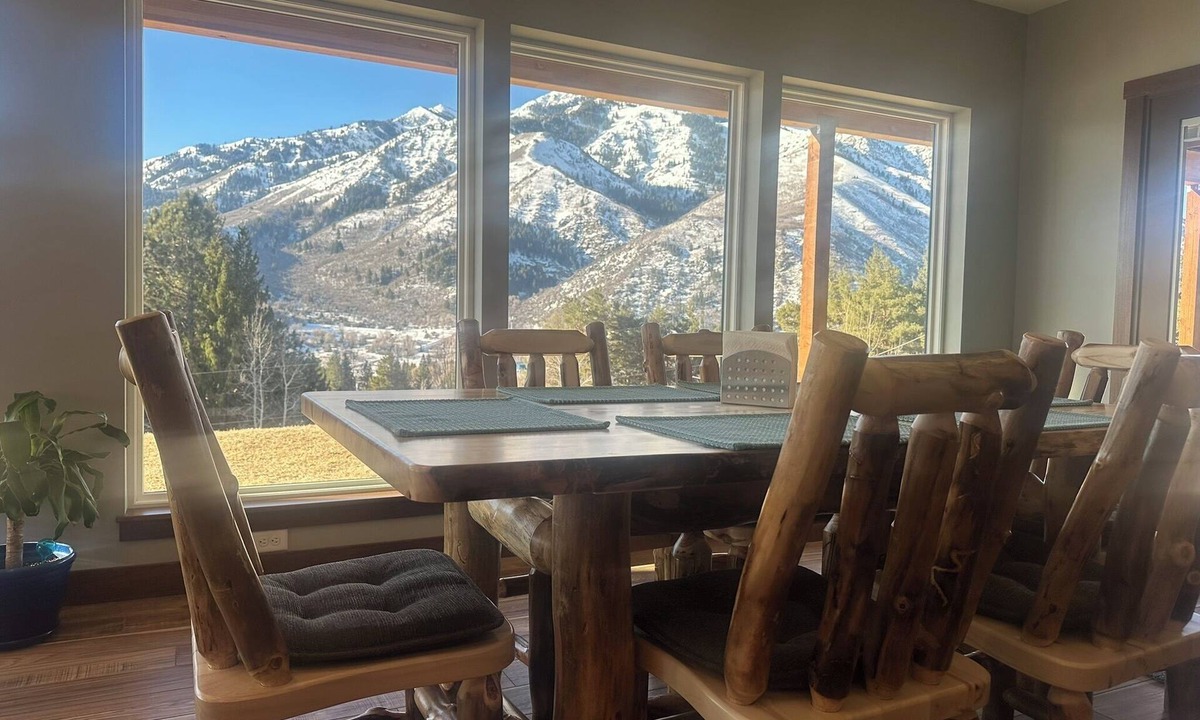 Mountain Green Apartment | Beautiful Mountain Home with Amazing views.