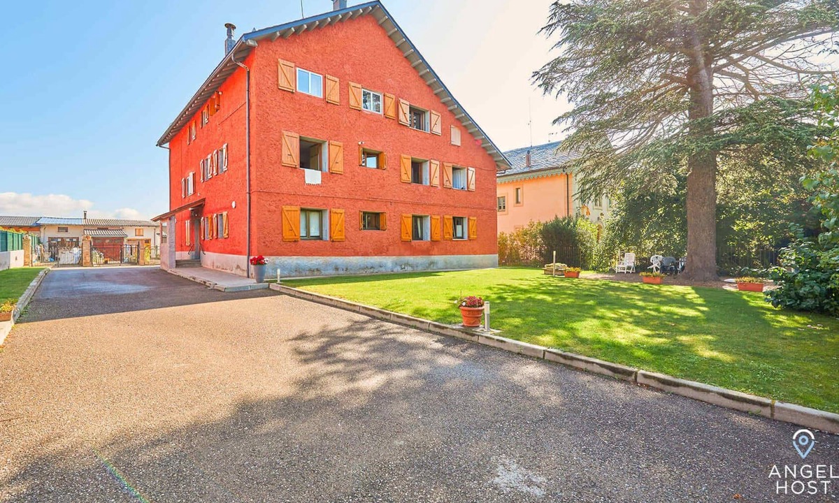 Puigcerda Apartment | Beautiful Mountainside Stay w/Kitchen in Puigcerdà