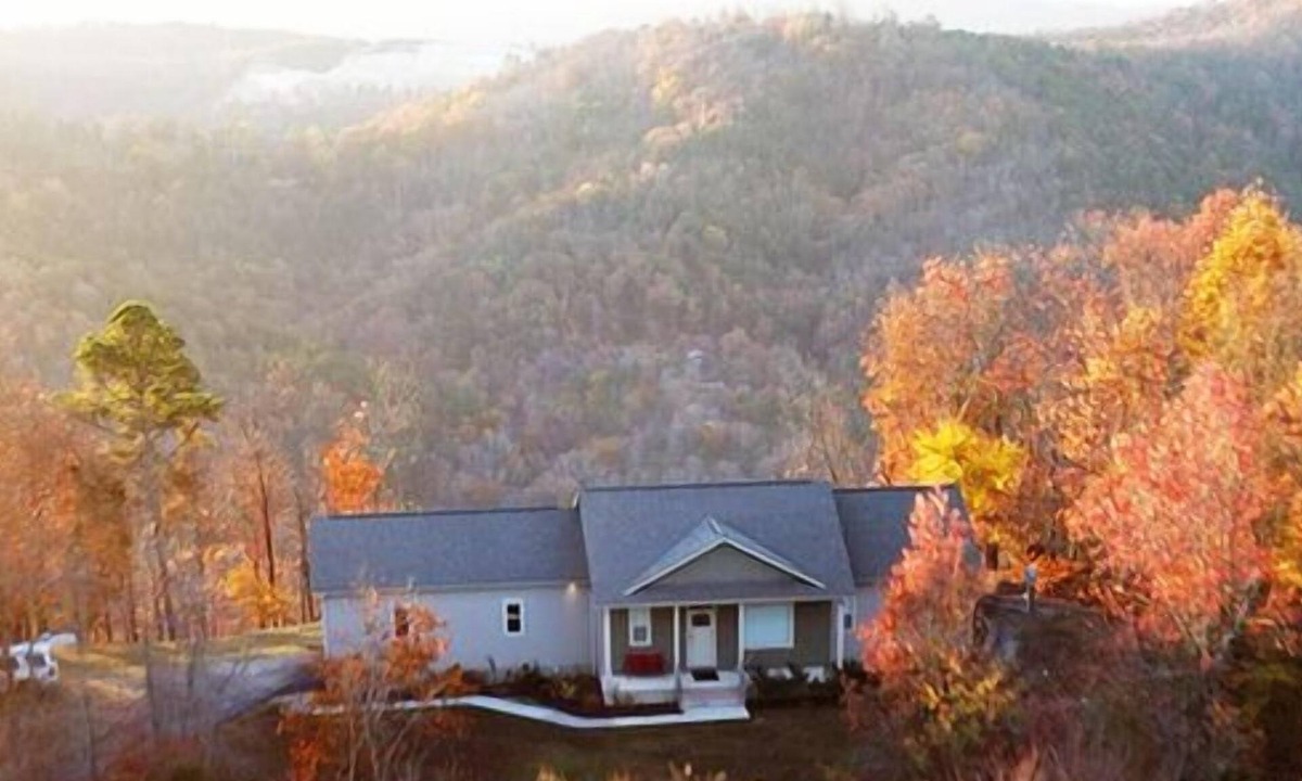 Hot Springs Cabin | Beautiful Mountaintop Views! 16 Private Acre Home