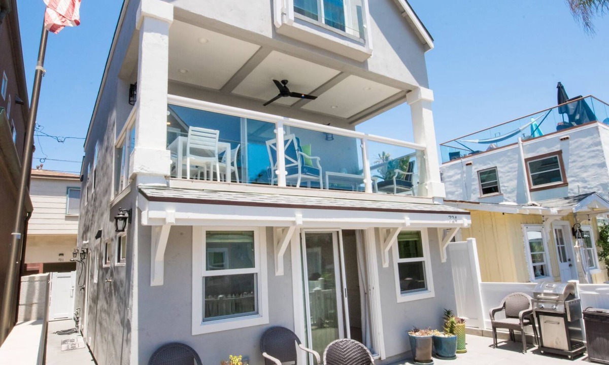Mission Beach House | Beautiful N. Mission Beach house, AC, Steps to the Ocean and bay, 250+ 5star