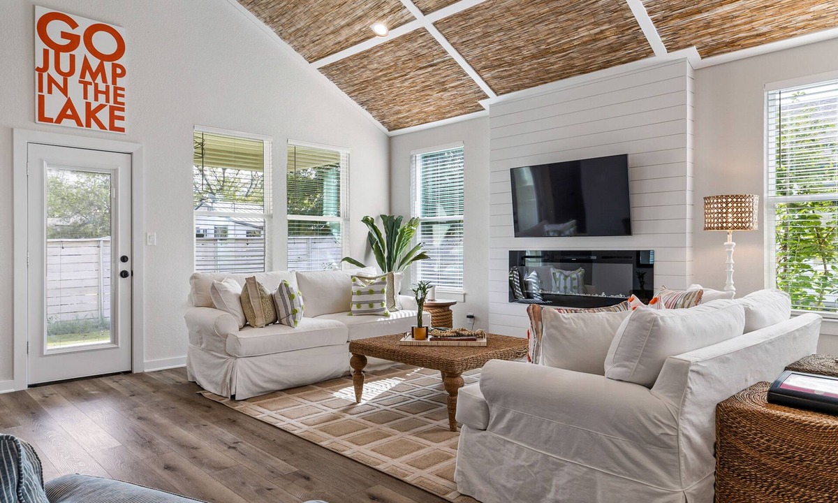 Cottonwood Shores House | Beautiful neighboring homes with full kitchens, washer/dryers, & a firepit