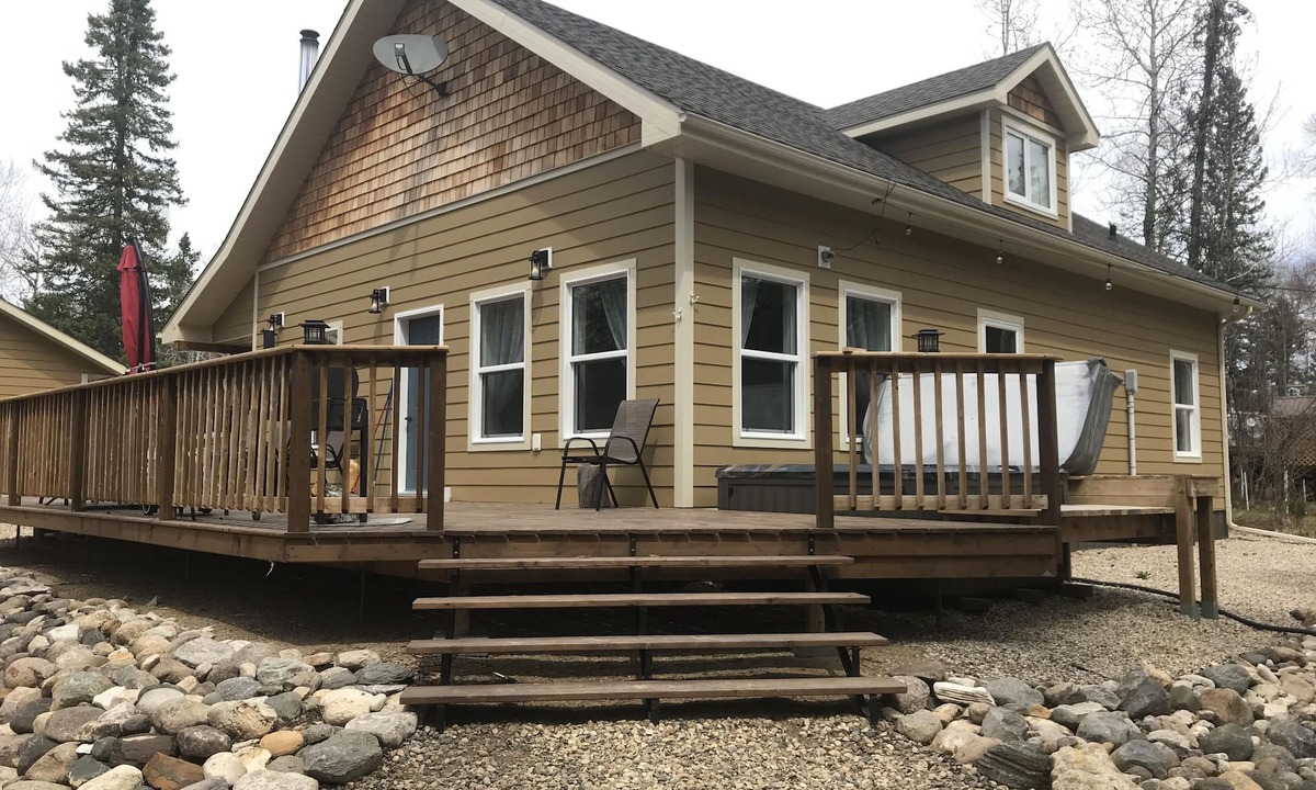 Swan River House | beautiful new cabin with lake access