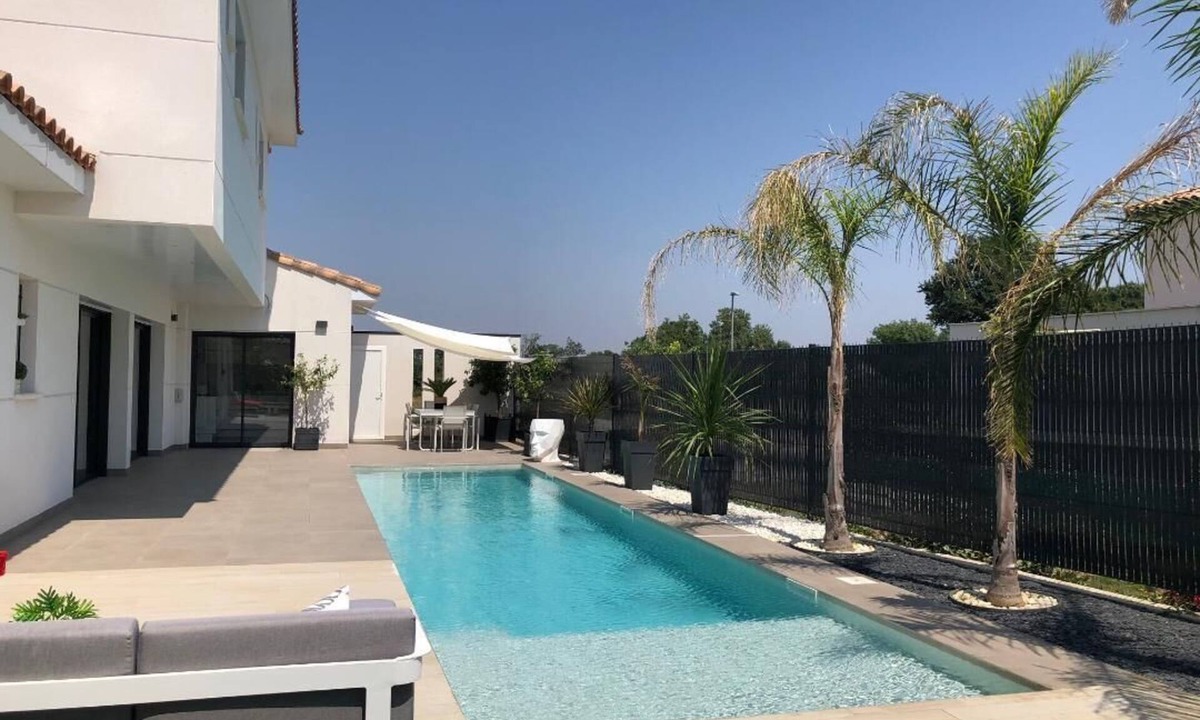 Saussan House | Beautiful new house with pool