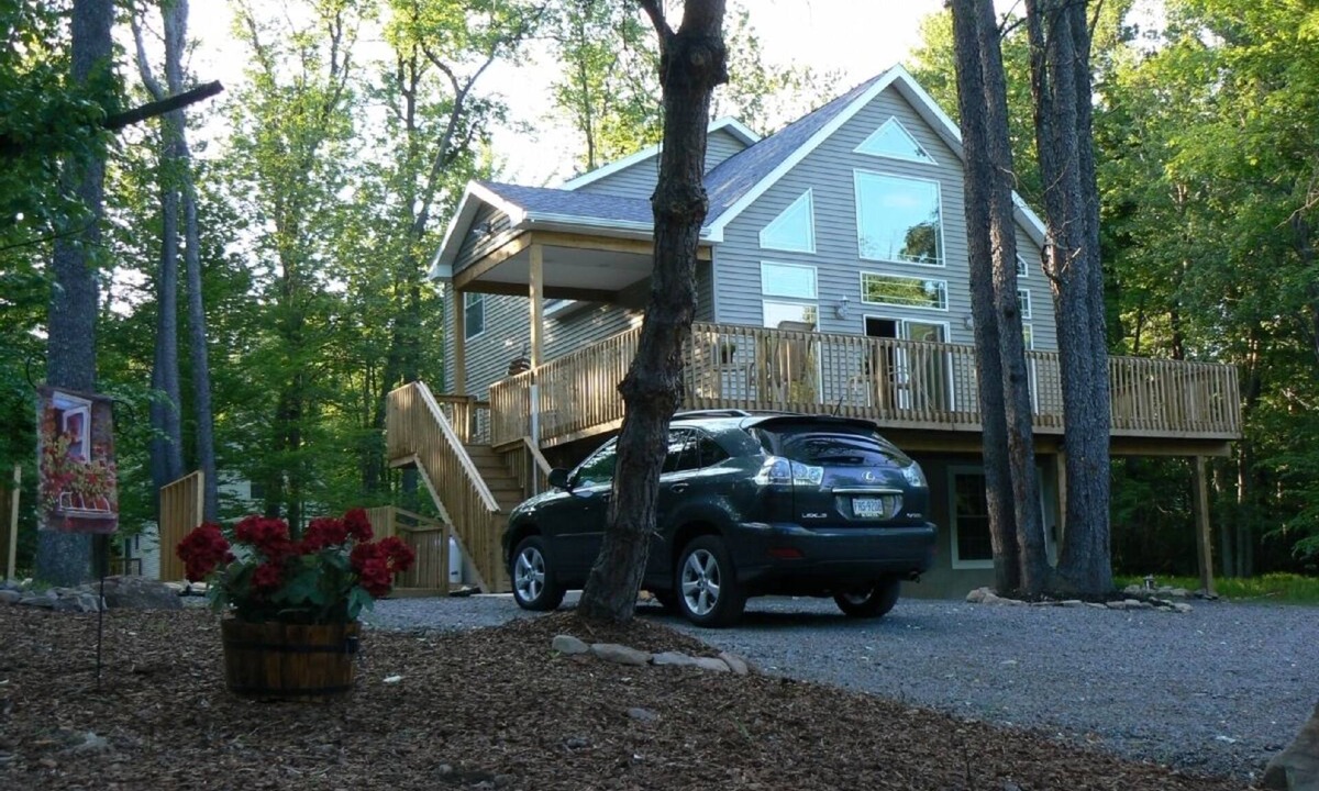 Pocono Lake Ski Chalet | Beautiful New Pocono Chalet!