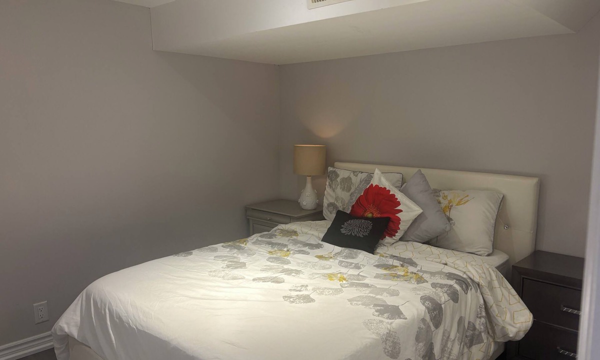 Churchill Meadows Apartment | Beautiful, newly renovated, very well maintained and clean studio basement,