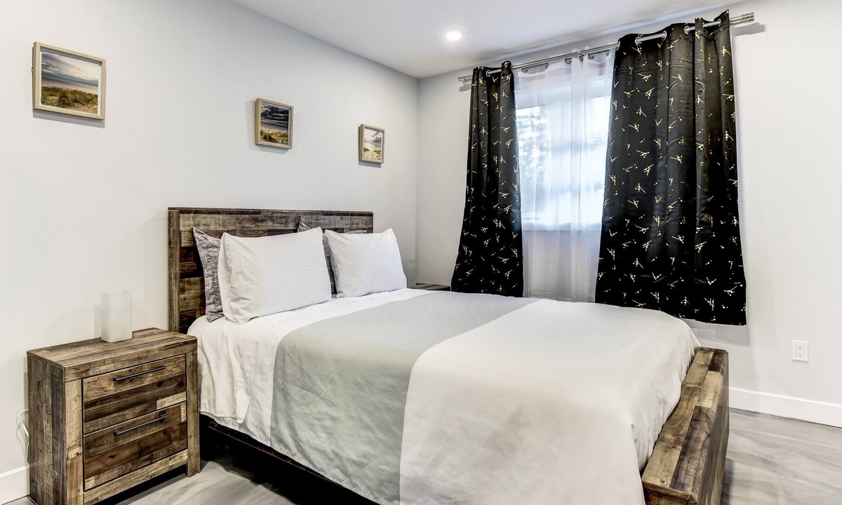 Saint-Justin Apartment | Beautiful Newly Renovated 2 Bedroom - Anjou