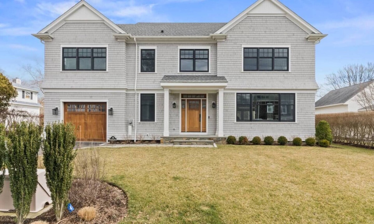 Cliff Walk House | Beautiful Newport Home
