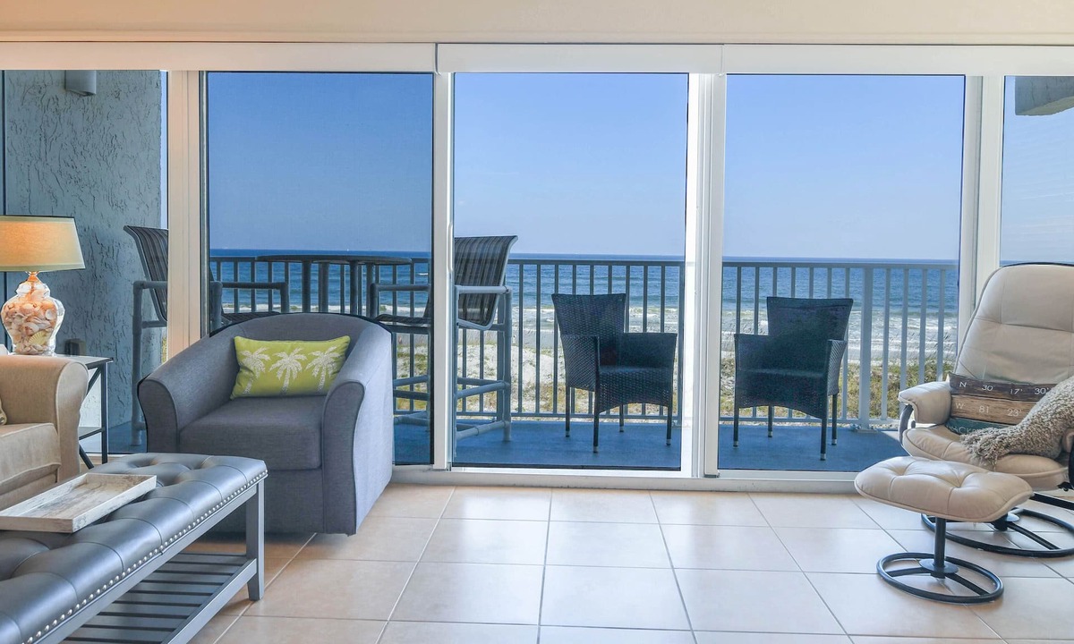 Jacksonville Beach Condo | Beautiful OCEANFRONT 2/2 on 3rd floor is end-unit w elevator and wrap balcony