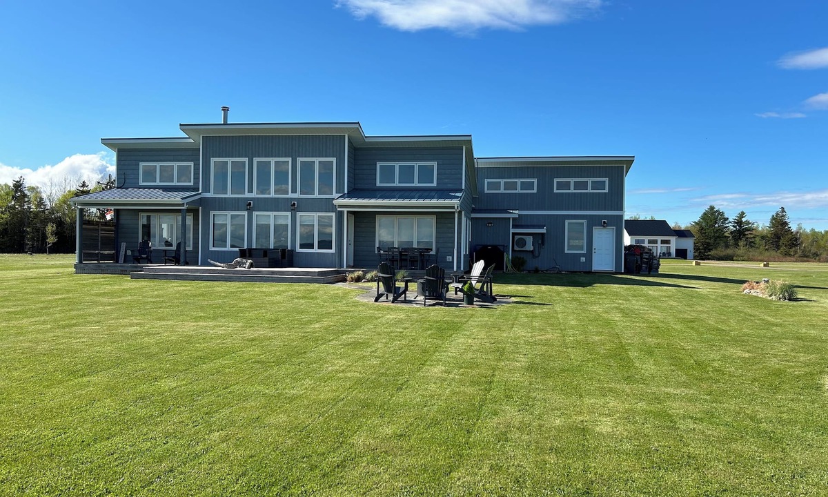 St-Nicholas House | Beautiful ocean front beach house , Hot Tub!