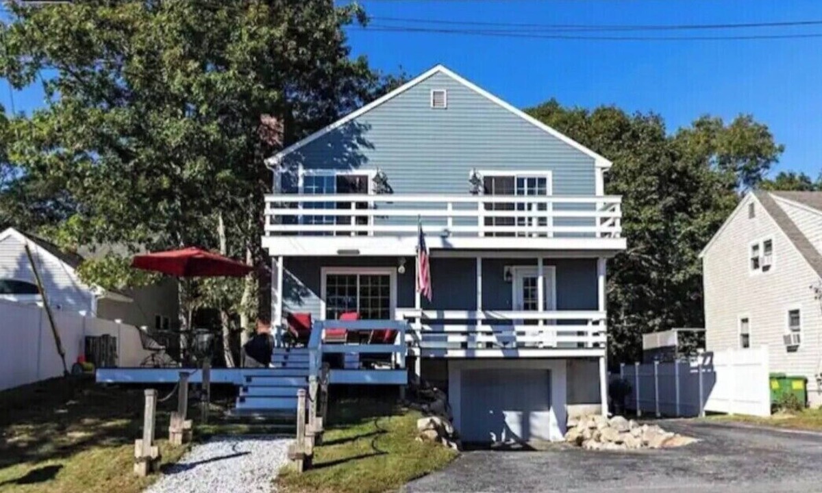 Plymouth House | Beautiful Ocean Front House
