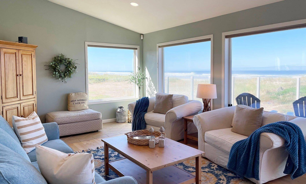 Waldport House | Beautiful Ocean Front Home! Sweeping Ocean Views!