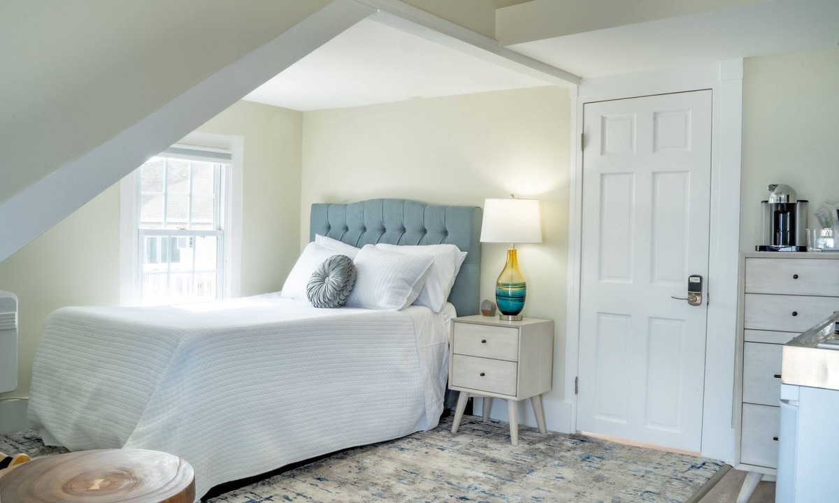 Hampton Hotel | Beautiful oceanfront views with kitchenette and private deck!