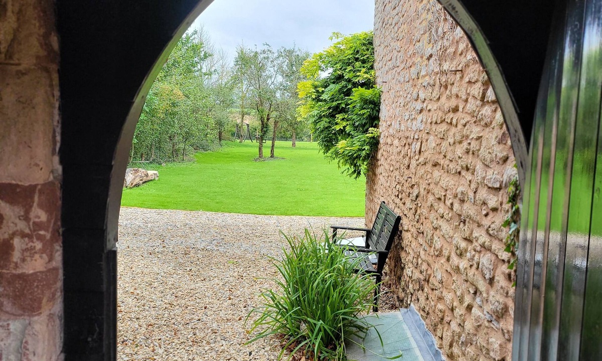 Keenthorne Apartment | Beautiful One Bed Studio (dog friendly)